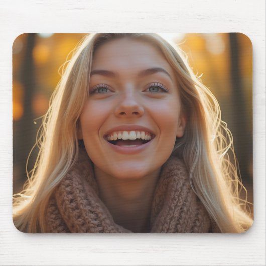 Helena Chevalier Nah-up im Herbstwald Mousepad (Vorne)