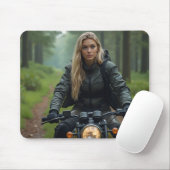 Helena Chevalier Reiten Motorrad durch Wald Mousepad (Mit Mouse)