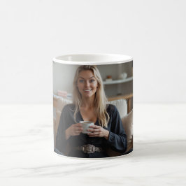 Helena Chevalier's ruhiger Moment im Studio Kaffeetasse