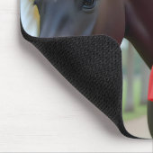 Helena und ihr Pferd inmitten üppiger Natur Mousepad (Ecke)