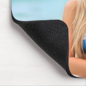 Helenas Ozean Whisper: Ein ruhiger Weg Mousepad (Ecke)