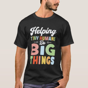 Helfen winzigen Menschen große Dinge zu tun Lustig T-Shirt
