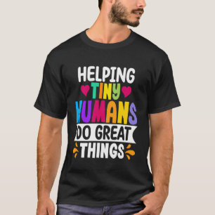 Helfende kleine Menschen Eltern Lehrer Kinderarzt T-Shirt