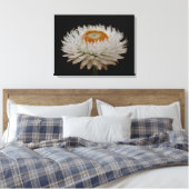 Helichrysum Flower Canvas Print Leinwanddruck (Insitu (Schlafzimmer))