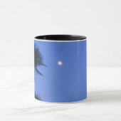Hell beleuchteter Mond, Silhouette der Tasse (Zentrum)