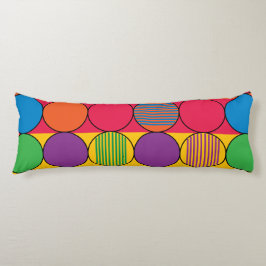 Hell farbige Kreise und Streifen Seitenschläferkissen