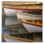 Hell gefärbte Boote im Zentrum für Holzboote Fliese (Vorderseite)