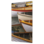 Hell gefärbte Boote im Zentrum für Holzboote Klemmbrett (Links)