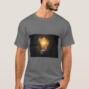 Hell leuchtende Glühbirne Tee