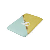 Hellblau Gelb Gold Monogramm Badematte (Schrägansicht)