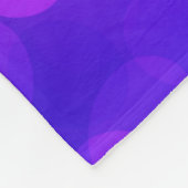 Hellblau, gelbes Muster mit Kugeln. verschwommen b Fleecedecke (Ecke)