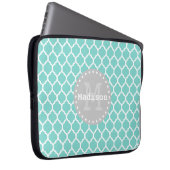 Hellblau-graue marokkanische Gittermonogramm Laptopschutzhülle (Vorne Rechts)
