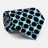 Hellblau mit schwarzer geometrischer krawatte (Gerollt)