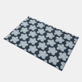 Hellblau und marineblaue Retro-Blume Fußmatte (Schrägansicht)