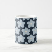 Hellblau und marineblaue Retro-Blume Kaffeetasse (Mittel)