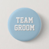 Hellblaue athletische Buchstaben Team Bräutigam Button (Vorderseite)