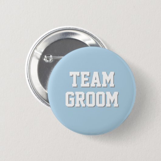 Hellblaue athletische Buchstaben Team Bräutigam Button (Vorne & Hinten)