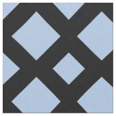 Hellblaue Diamanten auf schwarzem geometrischem Stoff (Nahaufnahme)