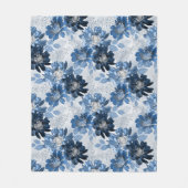 Hellblaue, dunkelblaue Blume auf hellgrau Fleecedecke (Vorderseite)