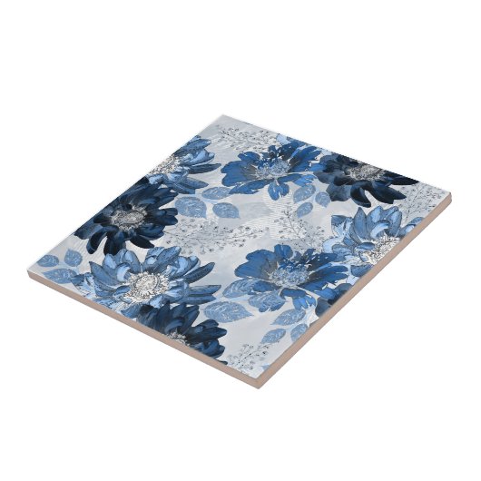 Hellblaue, dunkelblaue Blume auf hellgrau Fliese (Seite)