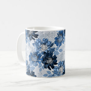 Hellblaue, dunkelblaue Blume auf hellgrau Kaffeetasse