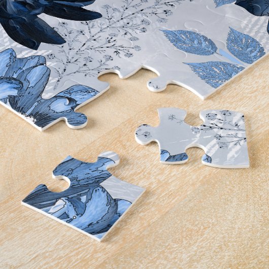 Hellblaue, dunkelblaue Blume auf hellgrau Puzzle (Seite)