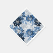 Hellblaue, dunkelblaue Blume auf hellgrau Serviette (Ecke)