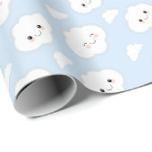 Hellblaue lächelnde Wolken Geschenkpapier (Rolleneckpunkt)
