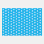 Hellblaue Punkte Geschenkpapier Set (Vorderseite 2)