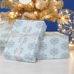 Hellblaue Schneeflocken Weihnachten Geschenkpapier