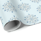 Hellblaue Schneeflocken Weihnachten Geschenkpapier (Rolleneckpunkt)