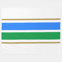 Hellblaue Sommer-Grünstreifen auf weißen Streifen