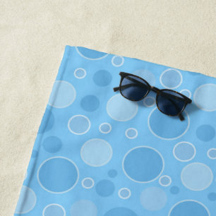 hellblaue Töne mit Polka-Punkten im Retro-Stil der Strandtuch