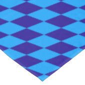Hellblaue und dunkelblaue Harlekin-Diamantenkontro Tischdecke (Schrägansicht)