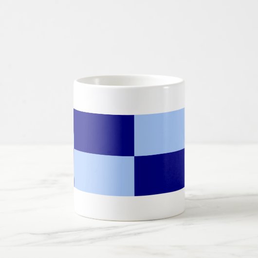 Hellblaue und dunkelblaue Rechtecke Kaffeetasse (Mittel)