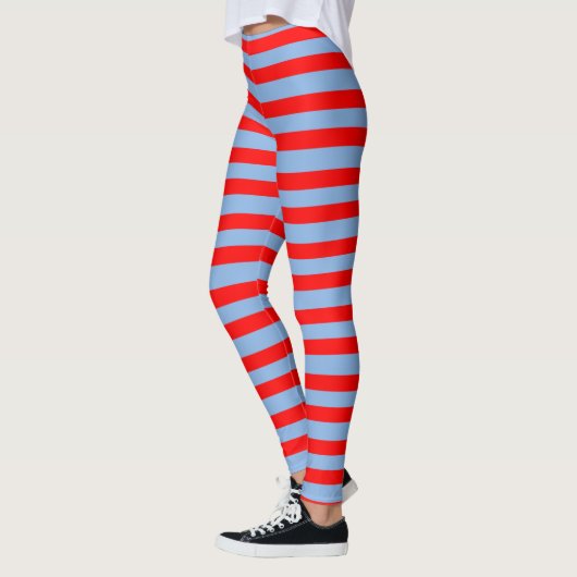 Hellblaue und rot gestreifte Leggings (Links)