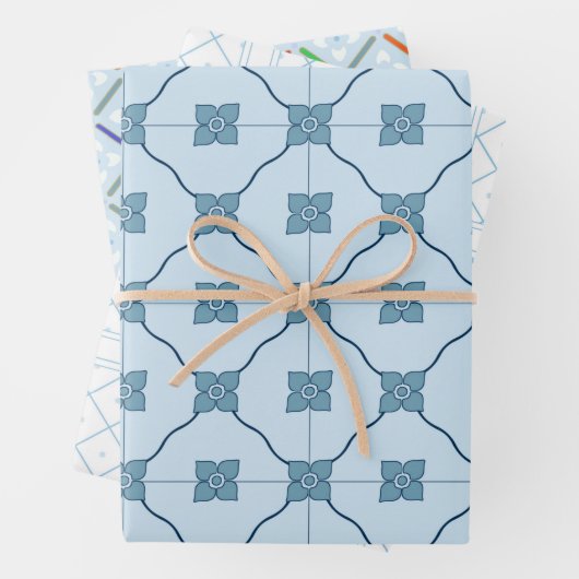 Hellblaue und weiße Fliesen Geschenkpapier Set (Beispiel)