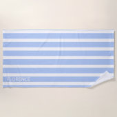 Hellblaue, weiße Cabana-Streifen - personalisiert Strandtuch (Vorderseite)
