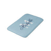 Hellblauer Badematte mit Monogramm | Badezimmerdek (Schrägansicht)