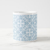 Hellblauer Damast Jumbo-Tasse (Vorderseite)