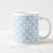 Hellblauer Damast Jumbo-Tasse (Rechts)