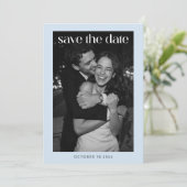 Hellblauer fetter Text Foto Minimalistische Hochze Save The Date (Stehend Vorderseite)