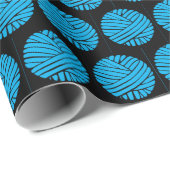 Hellblauer Garn für Schwarz Geschenkpapier (Rolleneckpunkt)