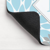 Hellblauer Grau Moderne Blüten Initialmonogramm Mousepad (Ecke)