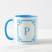 Hellblauer griechischer Schlüsselrand Monogramm Tasse (Links)