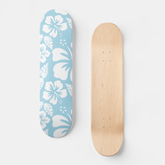 Hellblauer hawaiianischer tropischer Hibiskus Skateboard (Vorderseite)