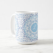 Hellblauer Mandala-Monogramm-Becher Kaffeetasse (Vorderseite Links)