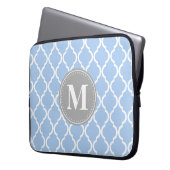Hellblauer marokkanischer Gittergrau Monogram Laptopschutzhülle (Vorderseite Links)