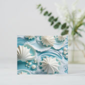 Hellblauer Ozean Hintergrund mit Seashells Postkarte (Stehend Vorderseite)