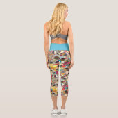 Hellblauer Rosa Gelborange Lila Mosaik Capri Leggings (Rückseite)